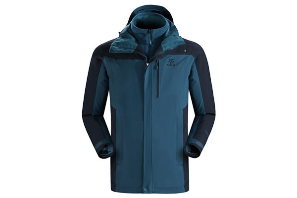 三合一沖鋒衣內(nèi)膽選擇羽絨好還是抓絨好？沖鋒衣廠家為你解答